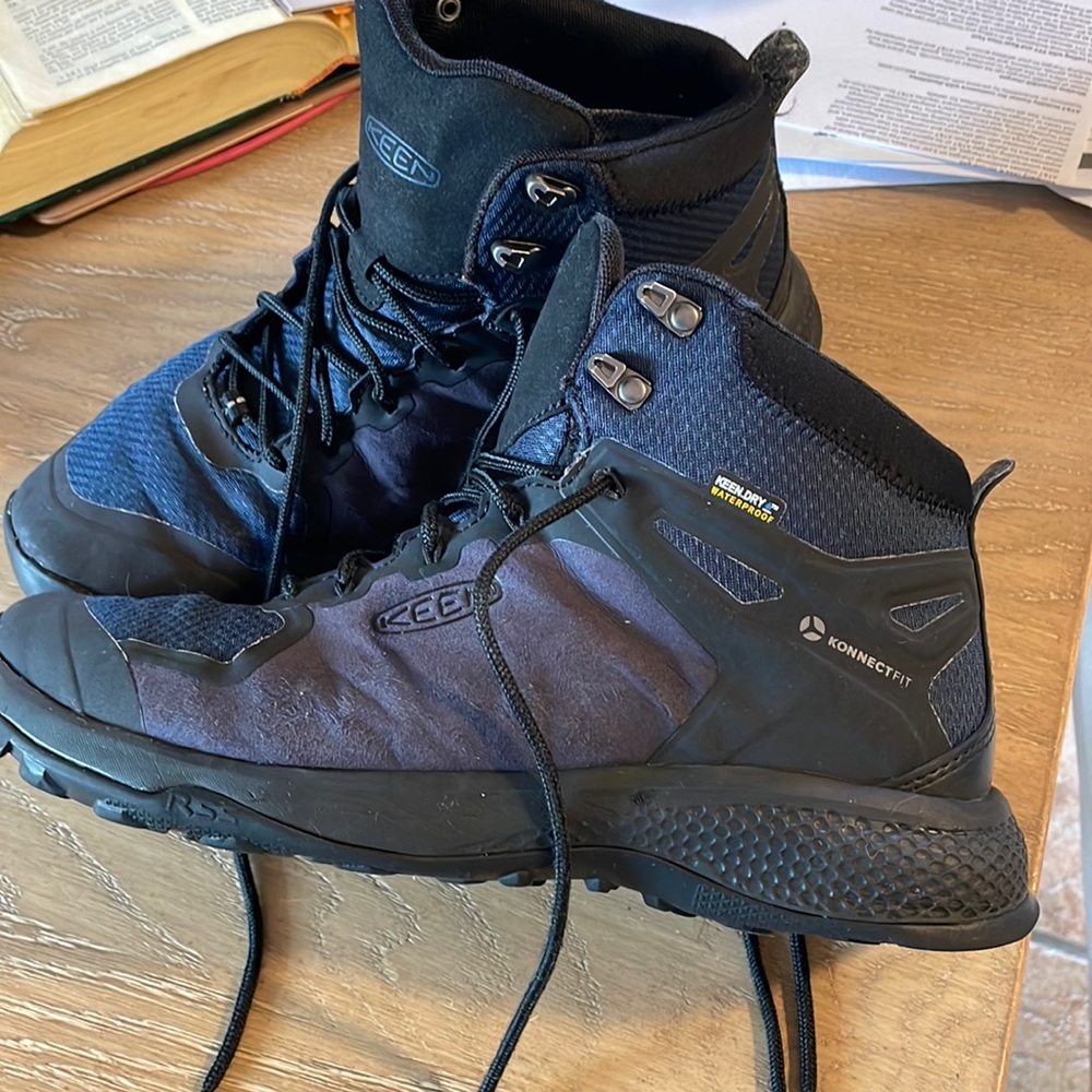 man keen dry waterproof boots size 9